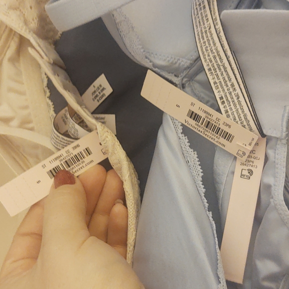 2 💜 NEW smart size bralettes by Victoria Secret. - Picture 4 of 5